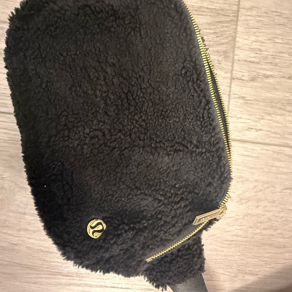lululemon athletica Black Fleece Crossbody Bag - Picture 2 of 4